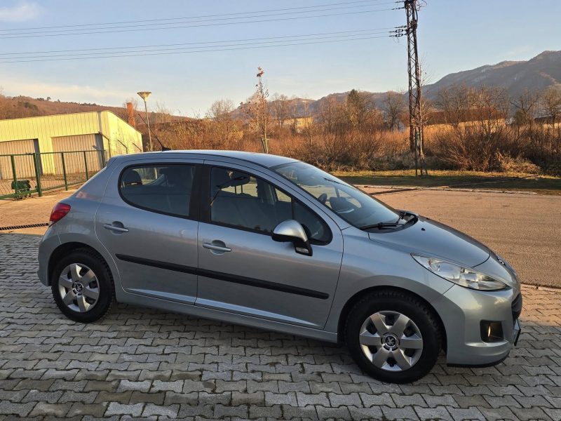 PEUGEOT 207