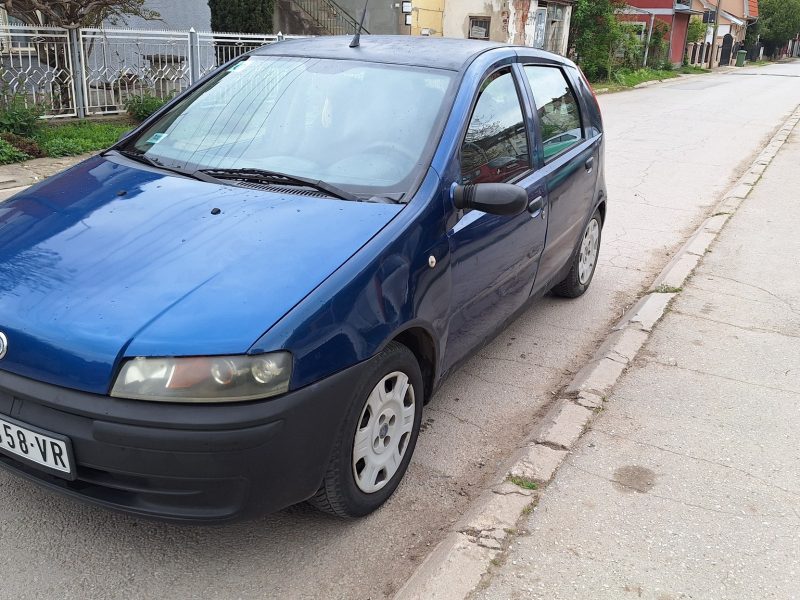 Fiat Punto 1.2 8v – 2001. godište – Odličan – 850€ – Niš