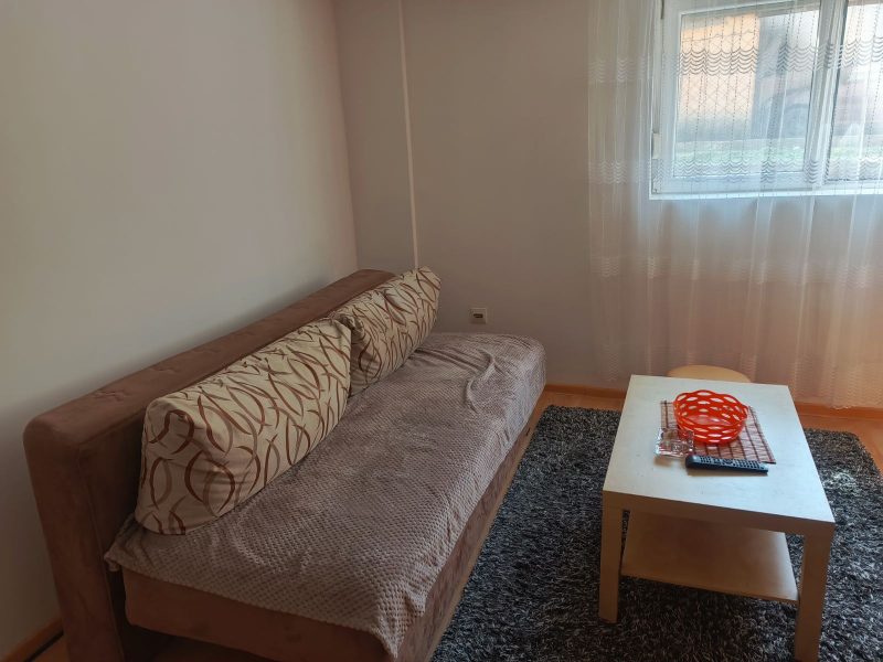 Jednoiposoban stan za izdavanje, Vojna Bolnica