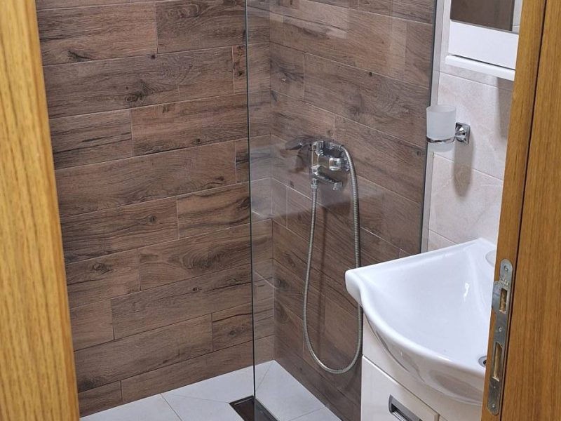 Izdajem apartman u strogom centru Sokobanje – April 20€/noć, popusti za više noćenja