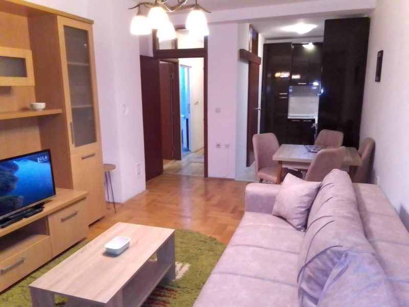 Jednoiposoban stan za izdavanje – 48m² – Trg Kralja Aleksandra Ujedinitelja