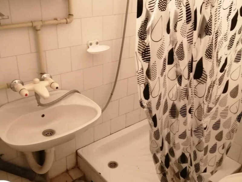 IZDAJEM JEDNOSOBAN STAN KOD DOMA ZDRAVLJA
