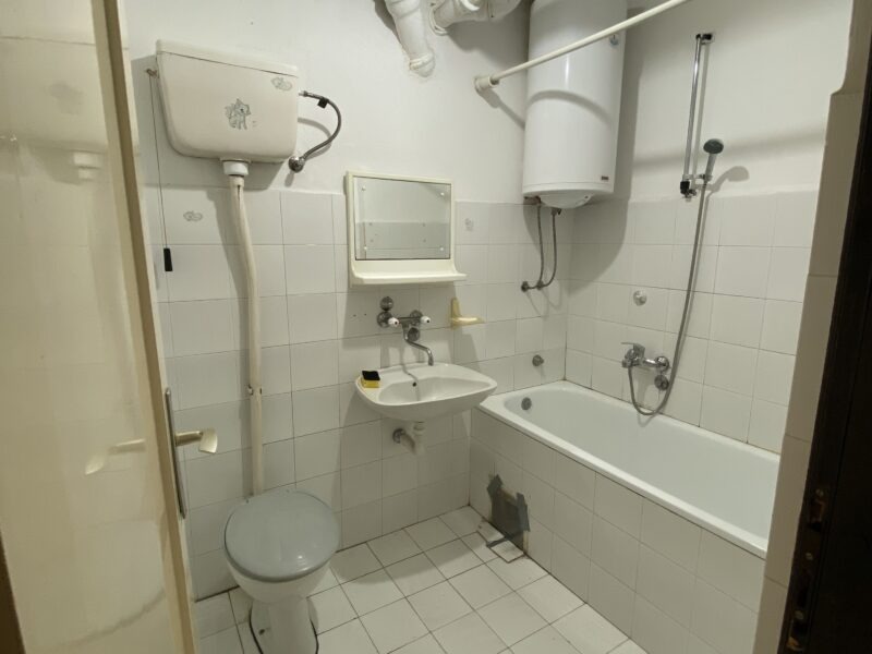 Izdajem jednosoban prazan stan, 40m2