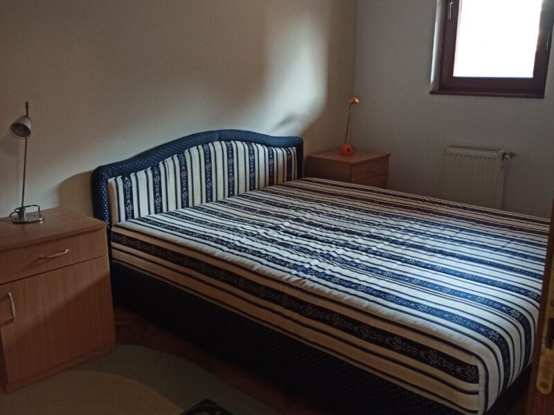 Izdajem jednoiposoban stan centar -pravni