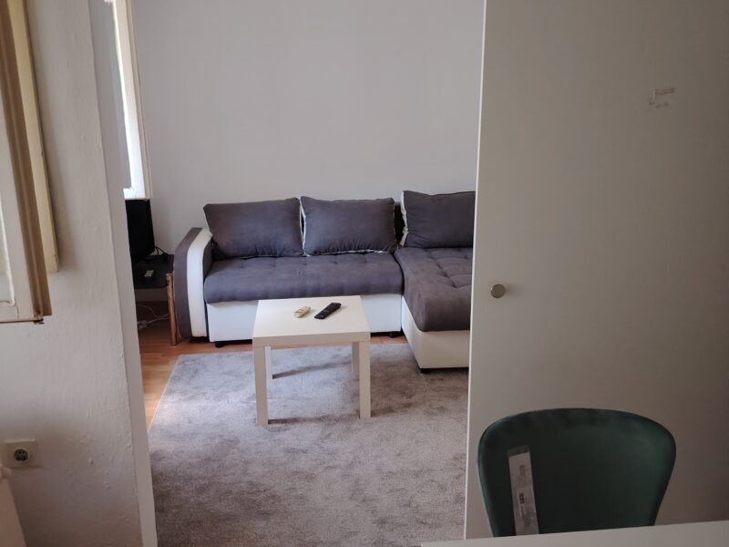 Crveni Pevac garsonjera