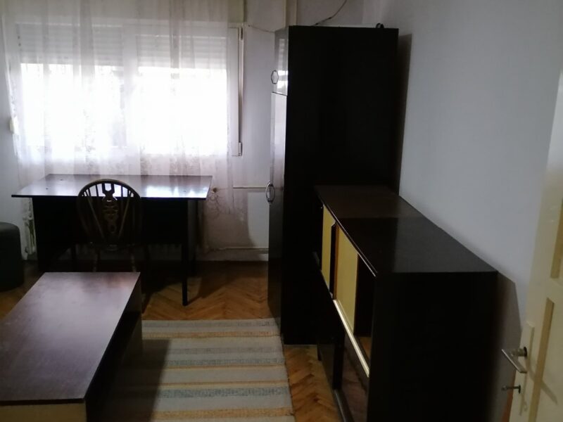 Izdajem sobu za studente u Durlanu!