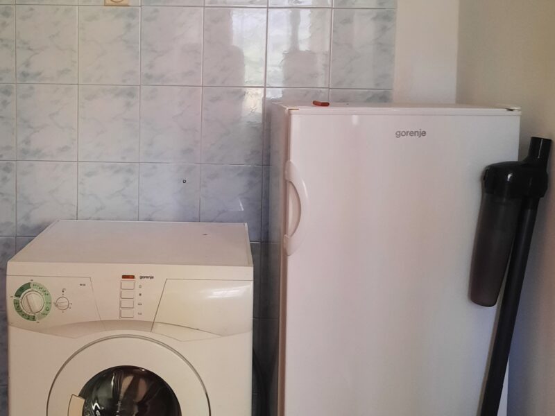 Izdajem nameštenu garsonjeru za učenike, studente ili samce