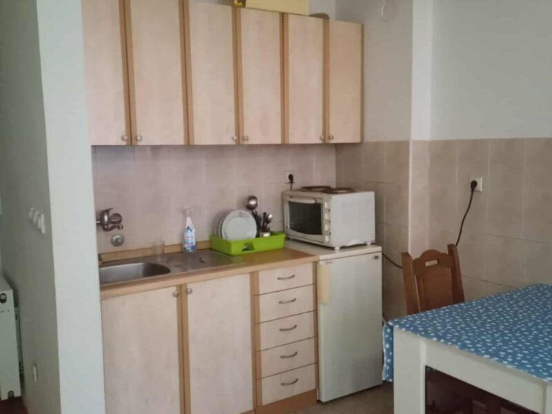 Izdajem garsonjeru na Paliluli