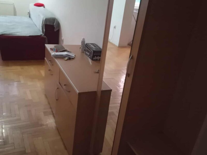 Izdajem garsonjeru na Paliluli