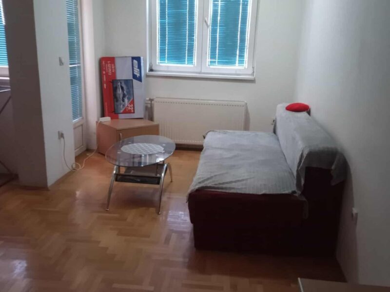 Izdajem garsonjeru na Paliluli