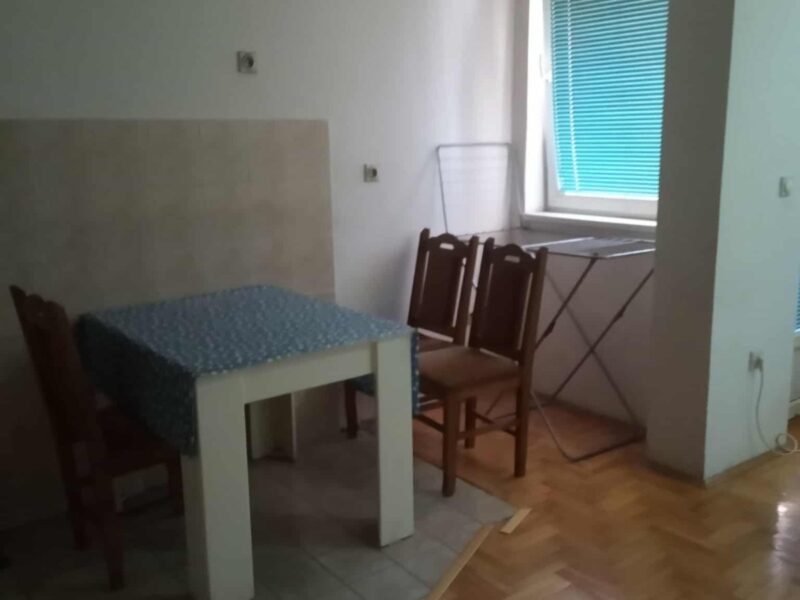 Izdajem garsonjeru na Paliluli