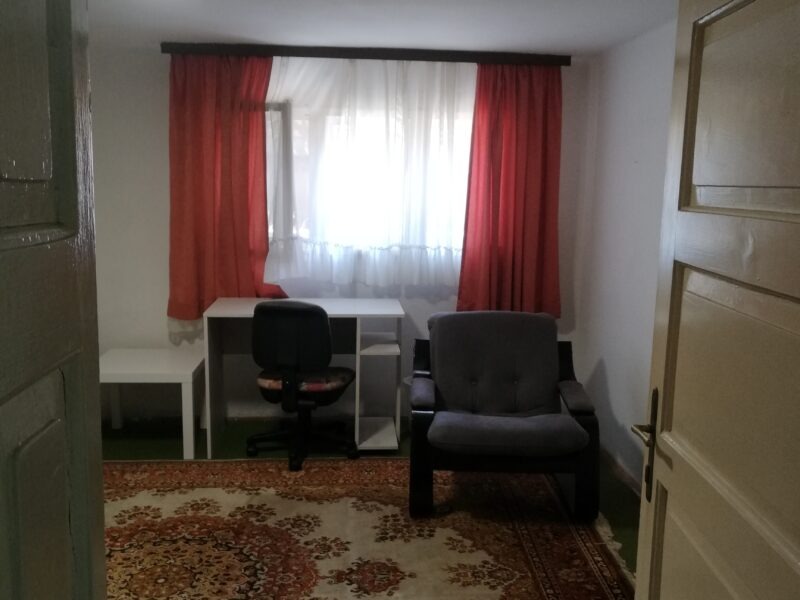Izdajem sobu studentkinji
