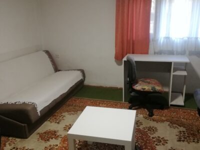 Izdajem sobu studentkinji