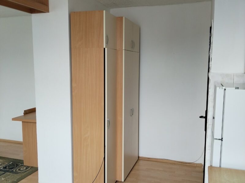 Stan 31 kvadrat, preko puta dzamije