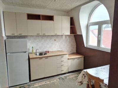 Stan 31 kvadrat, preko puta dzamije