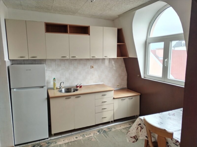 Stan 31 kvadrat, preko puta dzamije