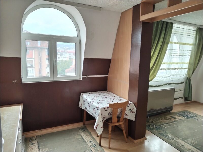 Stan 31 kvadrat, preko puta dzamije