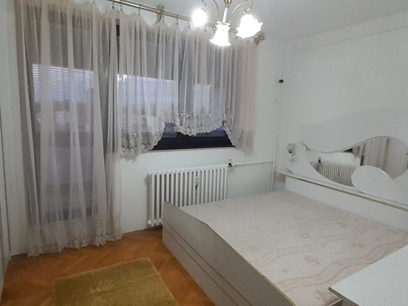 Izdajem trosoban funkcionalan, kompletno namešten stan u Nišu