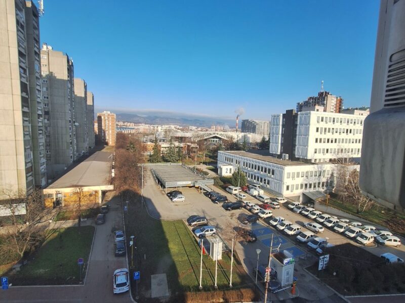 Izdajem jednosoban, namešten stan – Niš