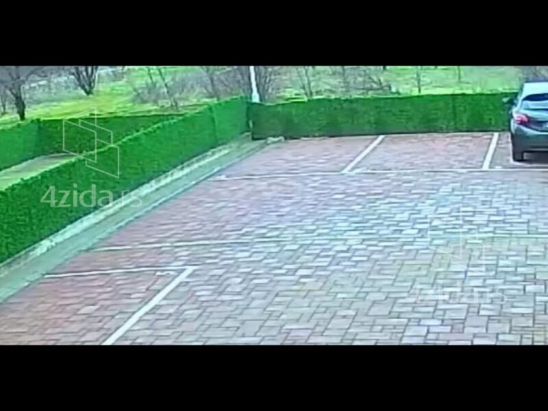 Prodaje se parking mesto na Panteleju, 12m2