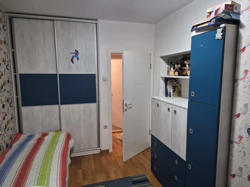 IZDAJEM LUX stan na vrhunskoj lokaciji