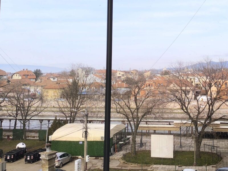 IZDAJEM LUX stan na vrhunskoj lokaciji