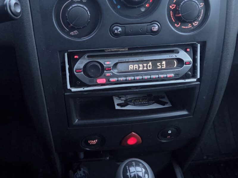 Prodajem automobil reno megane