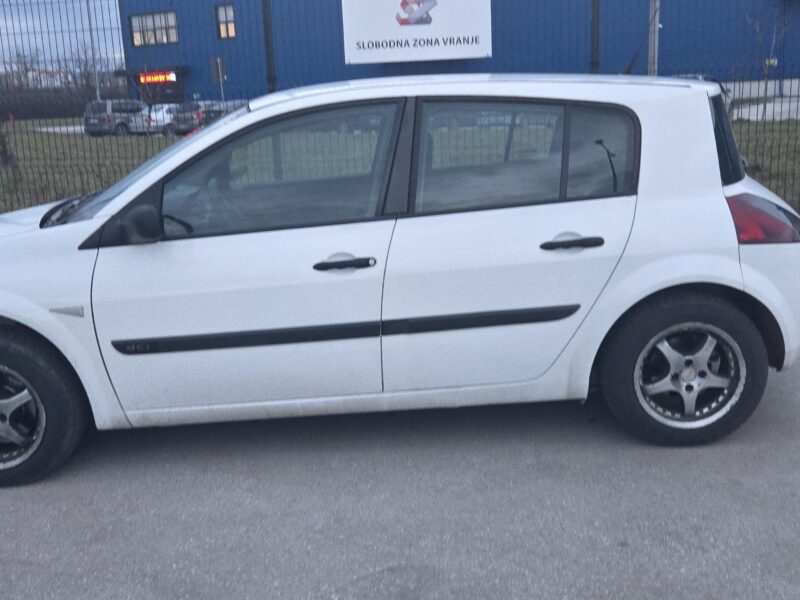 Prodajem automobil reno megane