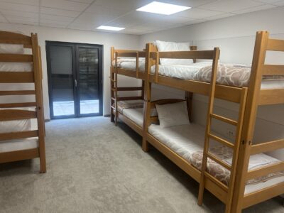 Izdajem sobe u Borči - hostelski tip smeštaja