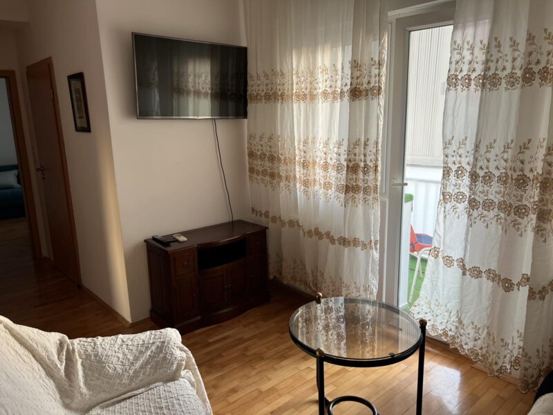 Izdajem potpuno namešten jednosoban stan kod Palilulske rampe
