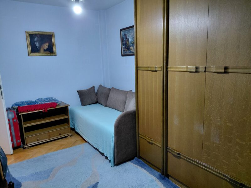 Izdajem stan na Bulevaru Nemanjića