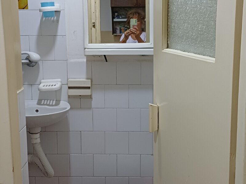 Garsonjera do medicinskog fakulteta za studente. Sremska 5.