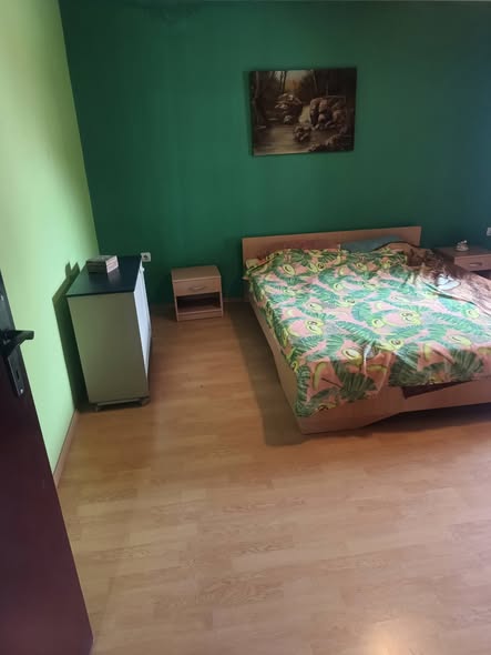 Izdaje se trosoban stan kod DIF-a