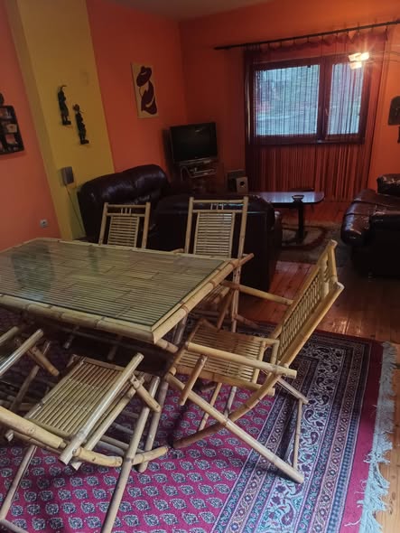 Izdaje se trosoban stan kod DIF-a