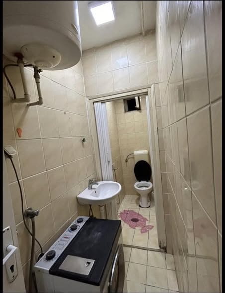 Izdaje se kompletno namešten stan u centru Niša