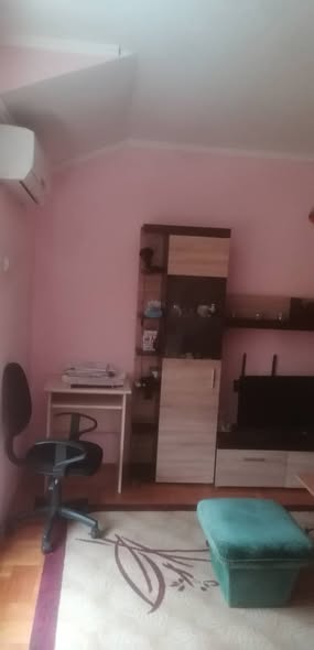 Izdajem dvosoban stan u Nikole Kopernika