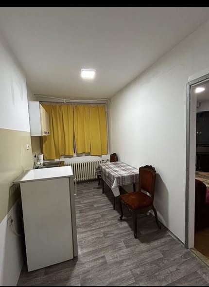 Izdaje se kompletno namešten stan u centru Niša