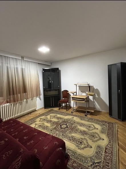 Izdaje se kompletno namešten stan u centru Niša