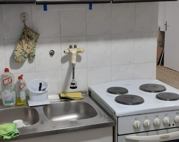 IZDAJE SE DVOSOBAN STAN U STROGOM CENTRU NIŠA