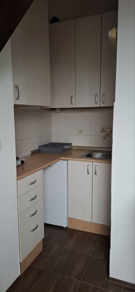 Izdajem garsonjeru, u Durlanu