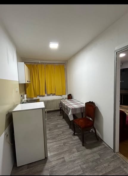 Izdaje se kompletno namešten stan u centru Niša