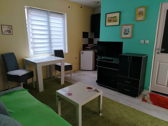 Izdajem studentima garsonjeru u centru