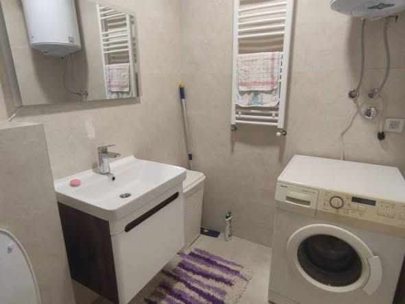 Izdaje se potpuno namesten stan povrsine 56 m²