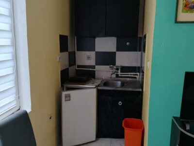 Izdajem studentima garsonjeru u centru