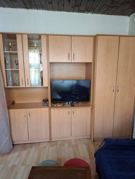 Izdajem garsonjeru na paliluli
