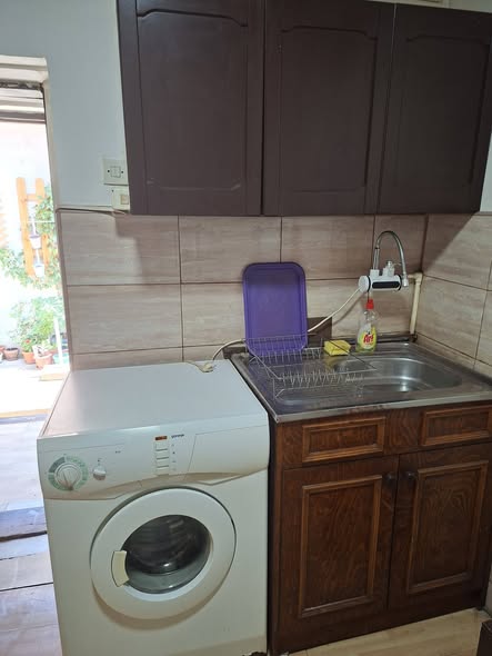 Izdajem garsonjeru na paliluli