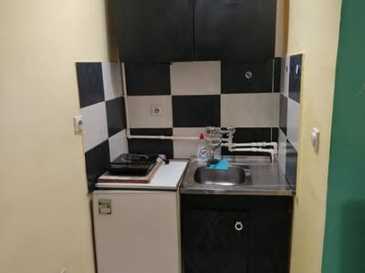 Izdajem studentima garsonjeru