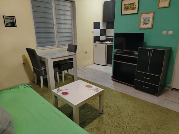 Izdajem studentima garsonjeru