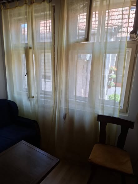 Izdajem garsonjeru na paliluli