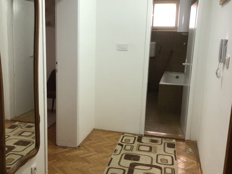 : Izdaje se komforan 2.5 stan, 110m², Prvomajska (kod Muzicke skole), sa parkingom